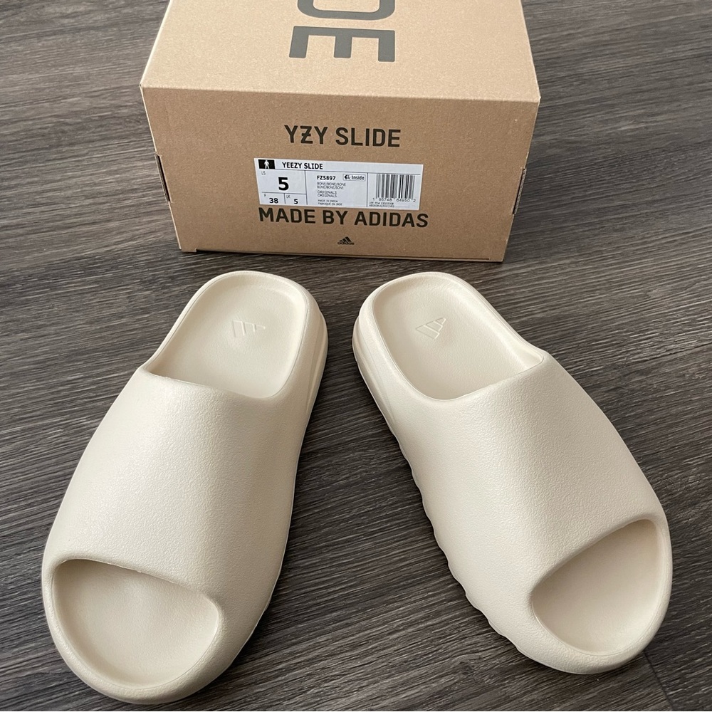 YEEZY SLIDE